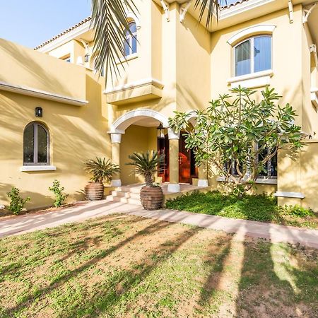 Chic 4Br Villa With Assistant Room And Private Pool On Palm Jumeirah By Deluxe Holiday Homes ดูไบ ภายนอก รูปภาพ