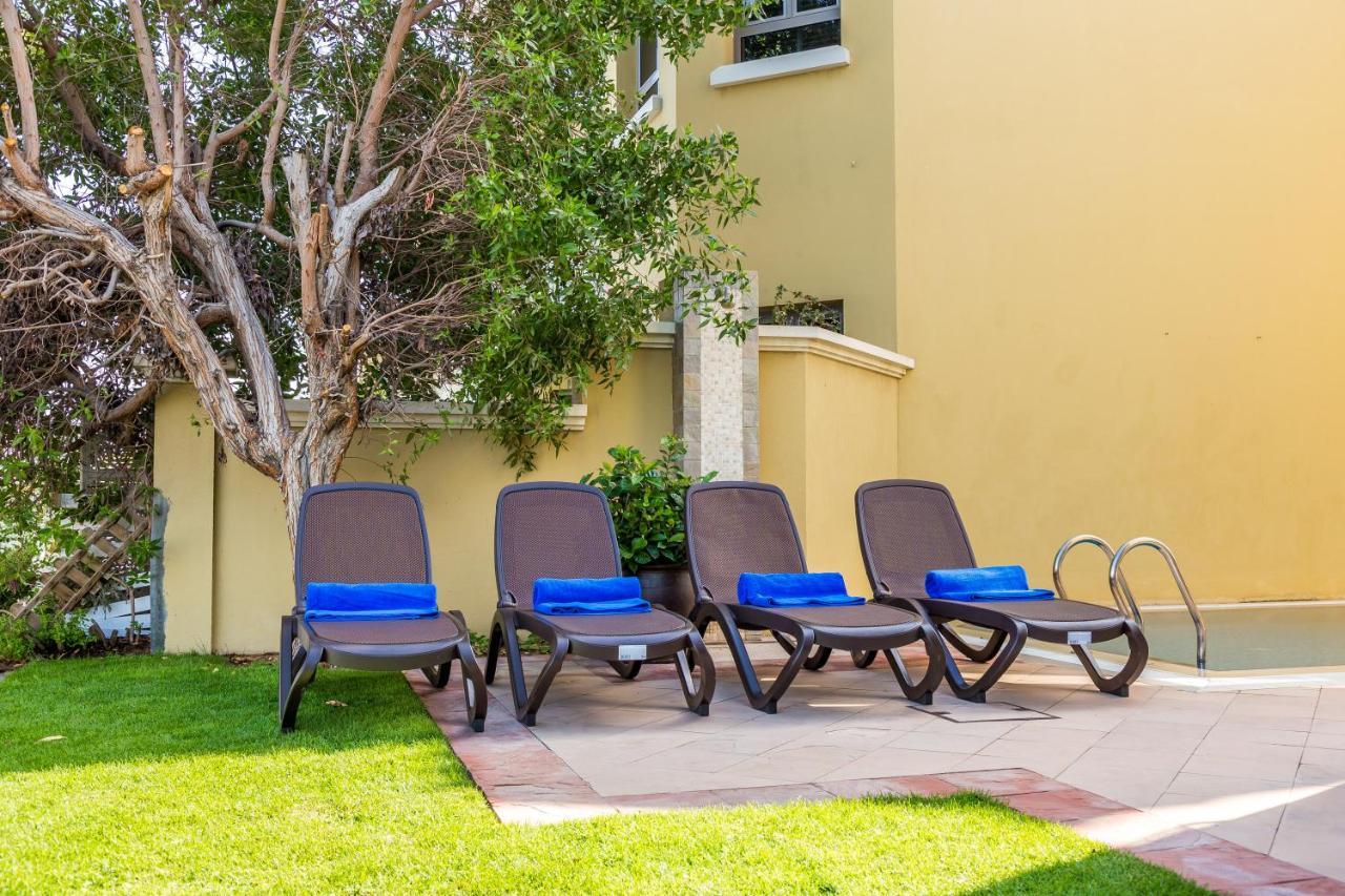 Chic 4Br Villa With Assistant Room And Private Pool On Palm Jumeirah By Deluxe Holiday Homes ดูไบ ภายนอก รูปภาพ