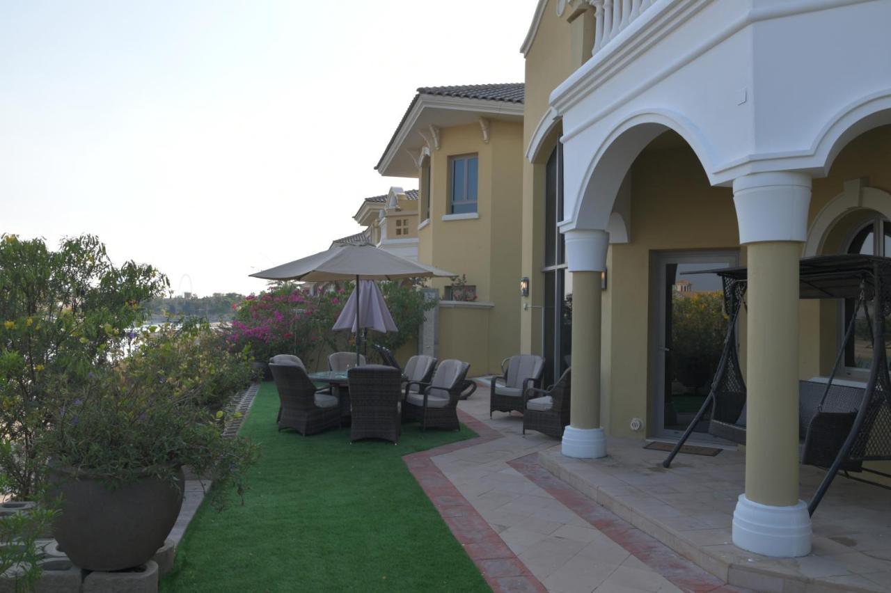 Chic 4Br Villa With Assistant Room And Private Pool On Palm Jumeirah By Deluxe Holiday Homes ดูไบ ภายนอก รูปภาพ