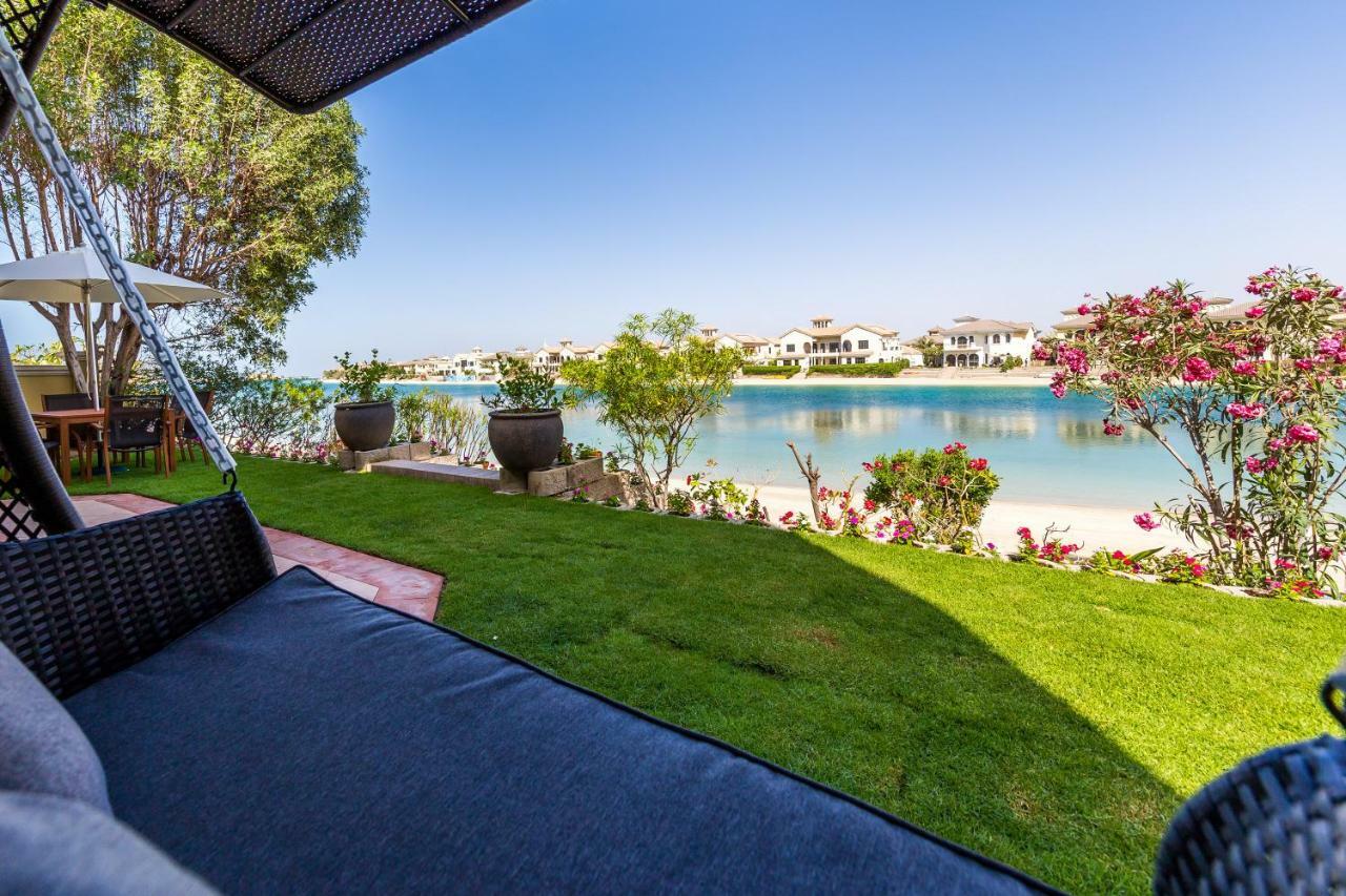 Chic 4Br Villa With Assistant Room And Private Pool On Palm Jumeirah By Deluxe Holiday Homes ดูไบ ภายนอก รูปภาพ