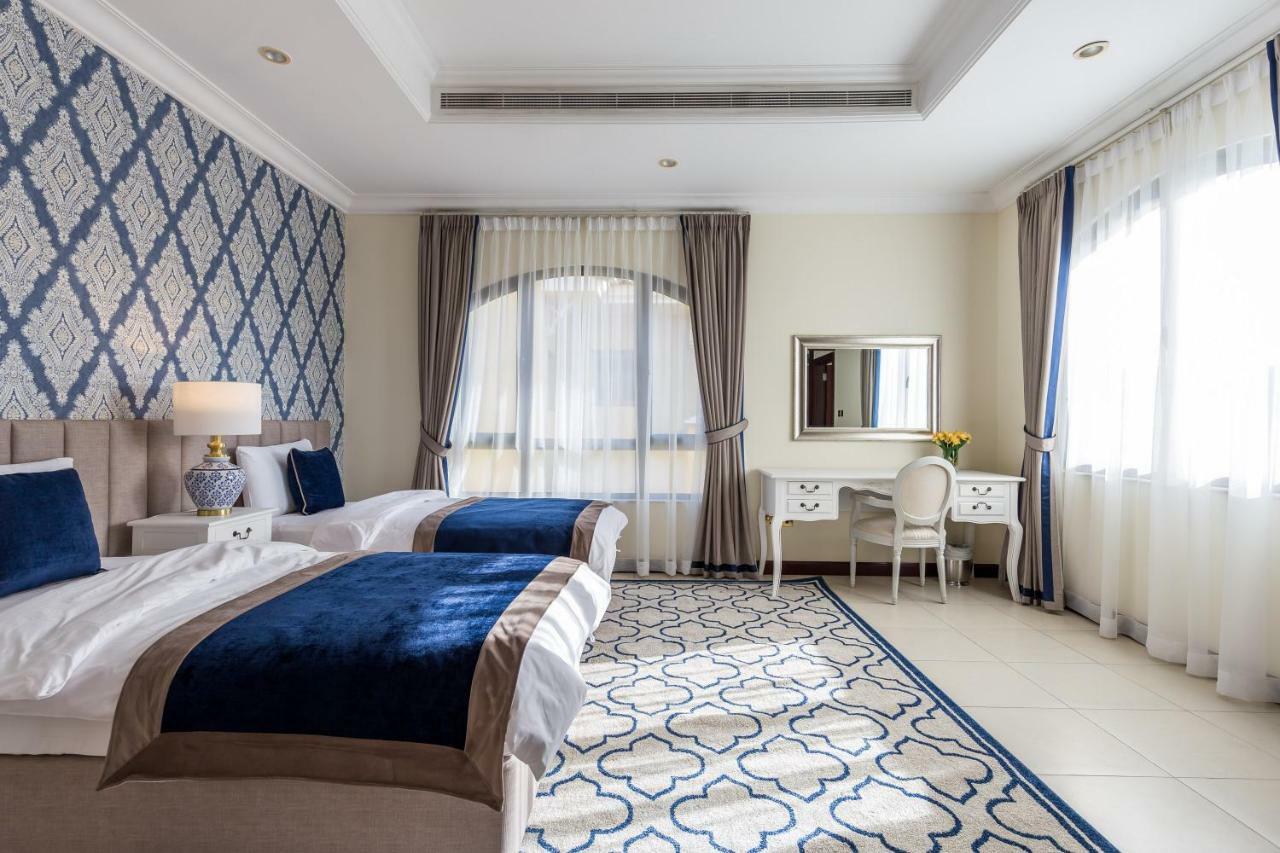 Chic 4Br Villa With Assistant Room And Private Pool On Palm Jumeirah By Deluxe Holiday Homes ดูไบ ภายนอก รูปภาพ