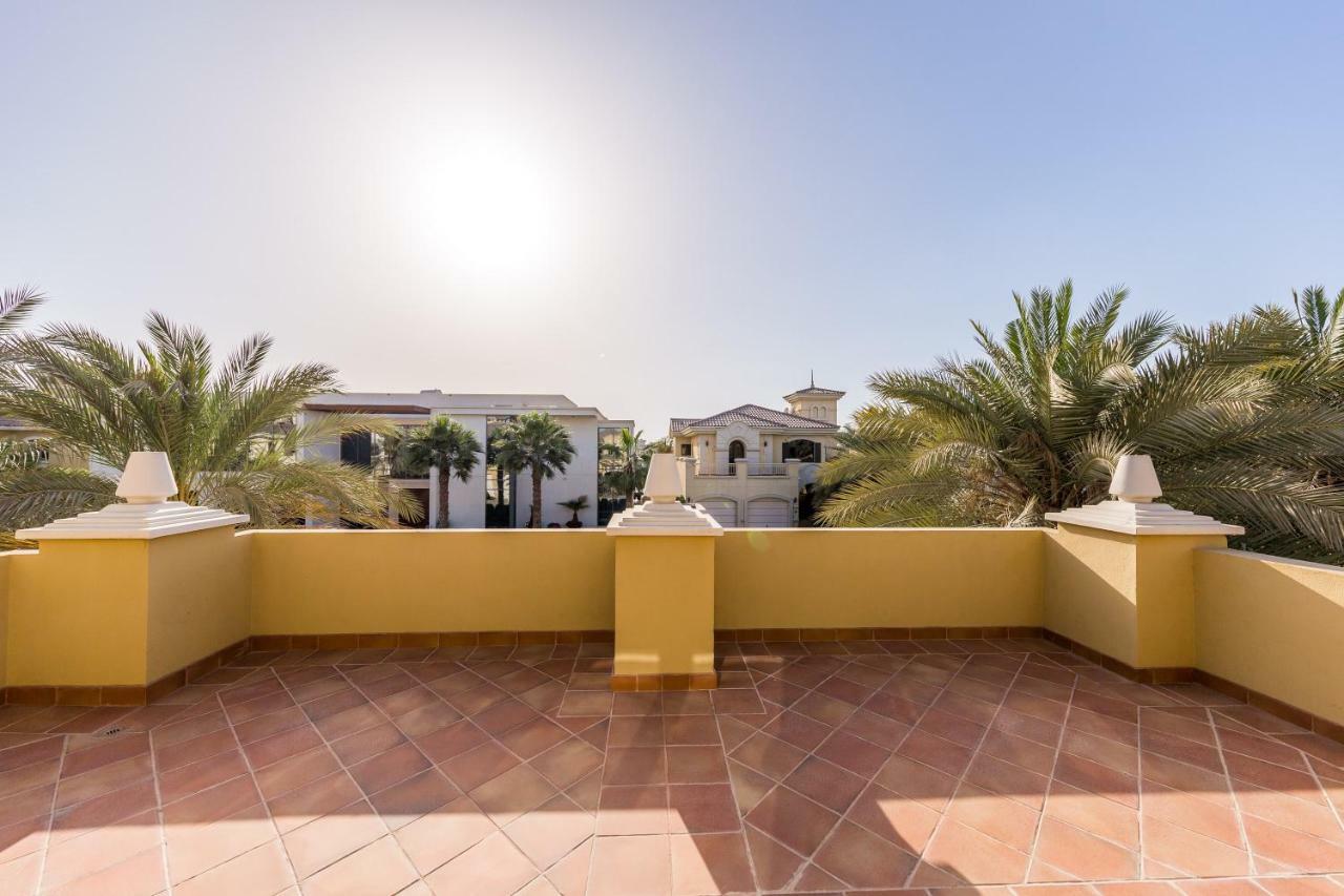 Chic 4Br Villa With Assistant Room And Private Pool On Palm Jumeirah By Deluxe Holiday Homes ดูไบ ภายนอก รูปภาพ