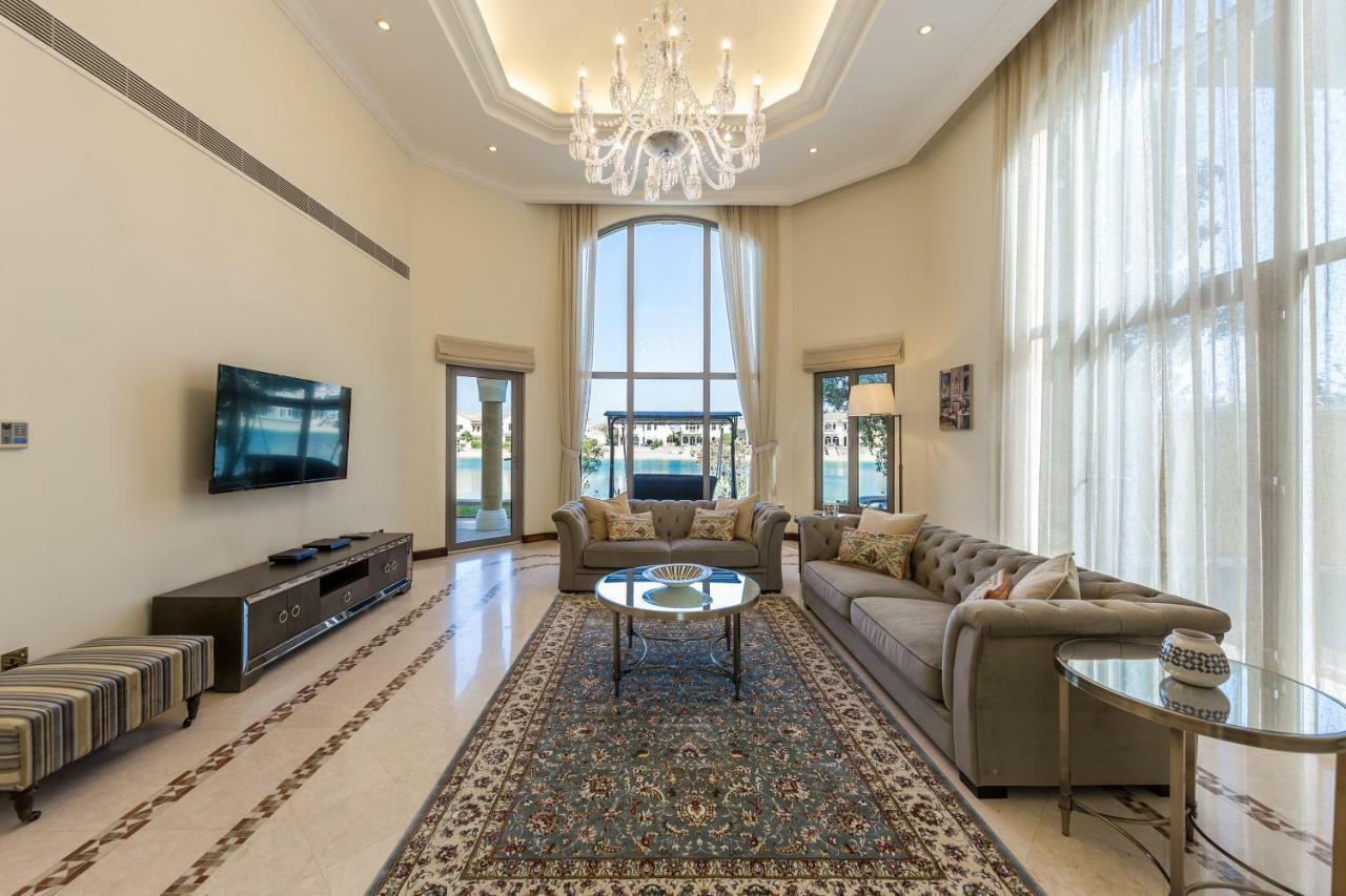 Chic 4Br Villa With Assistant Room And Private Pool On Palm Jumeirah By Deluxe Holiday Homes ดูไบ ภายนอก รูปภาพ