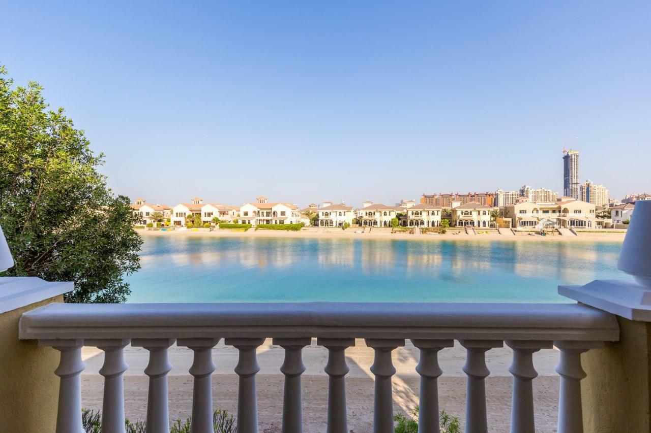 Chic 4Br Villa With Assistant Room And Private Pool On Palm Jumeirah By Deluxe Holiday Homes ดูไบ ภายนอก รูปภาพ