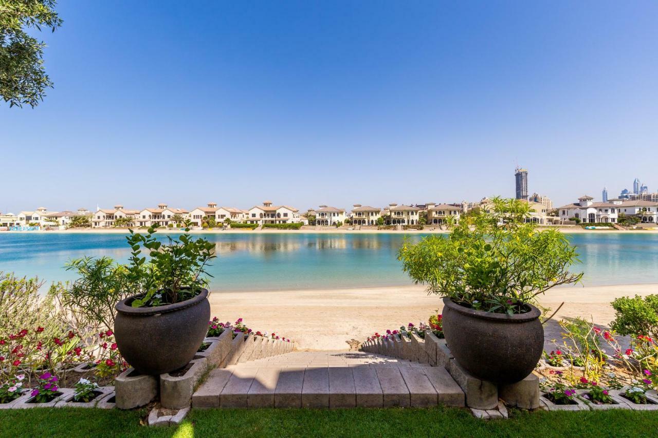 Chic 4Br Villa With Assistant Room And Private Pool On Palm Jumeirah By Deluxe Holiday Homes ดูไบ ภายนอก รูปภาพ