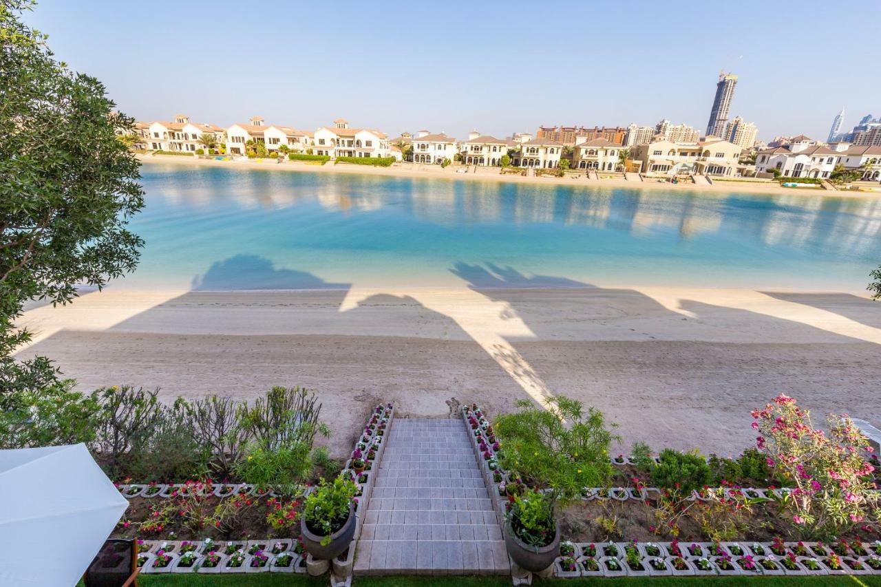 Chic 4Br Villa With Assistant Room And Private Pool On Palm Jumeirah By Deluxe Holiday Homes ดูไบ ภายนอก รูปภาพ